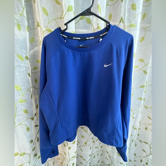Nike Dri Fit Cropped Sweatshirt (shoulder blade holes + small zipper pocket) - Picture 1 of 3